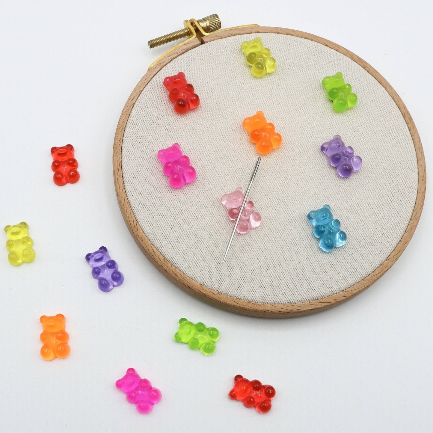 Gummy bear small needle minders