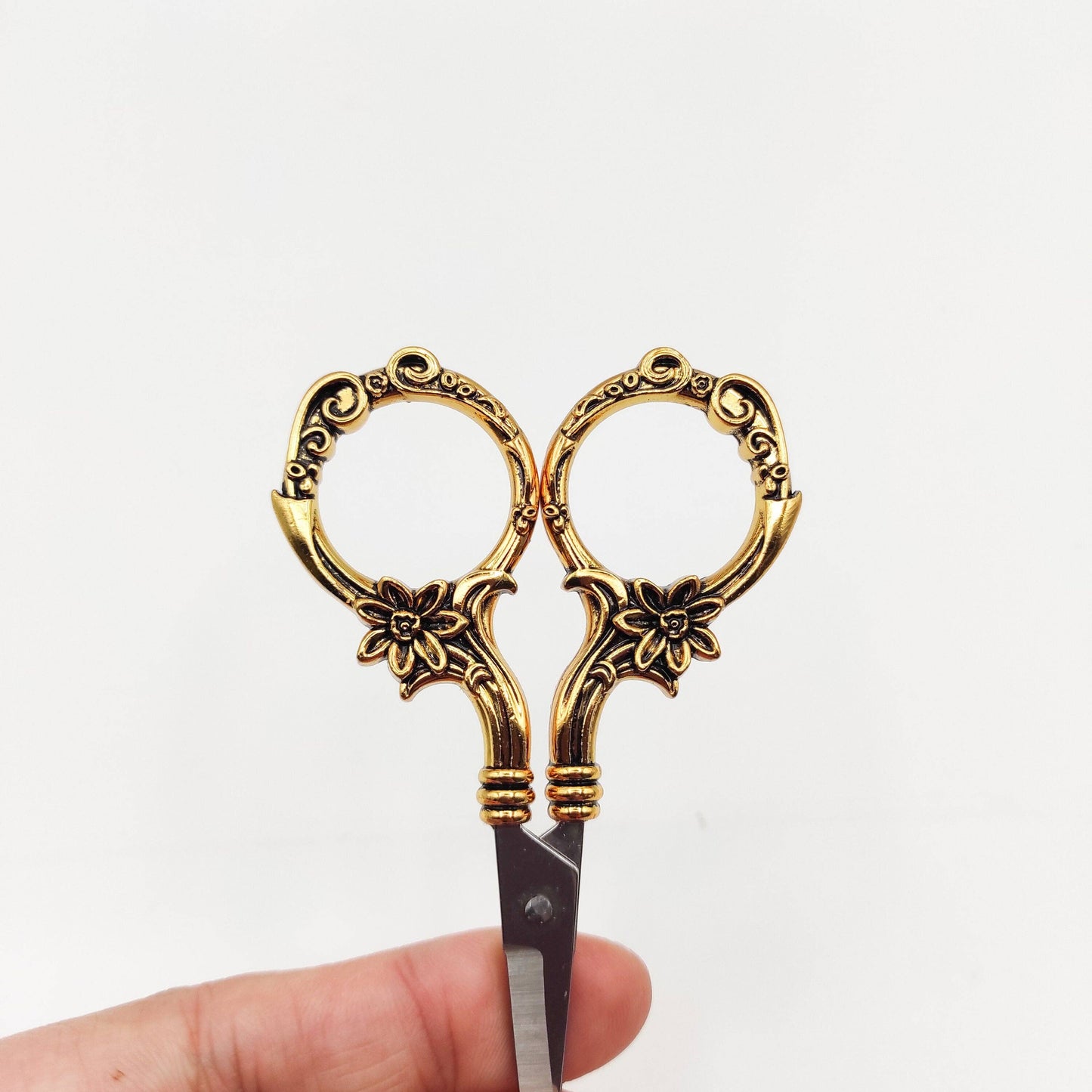 Daisy Vintage Style small scissor