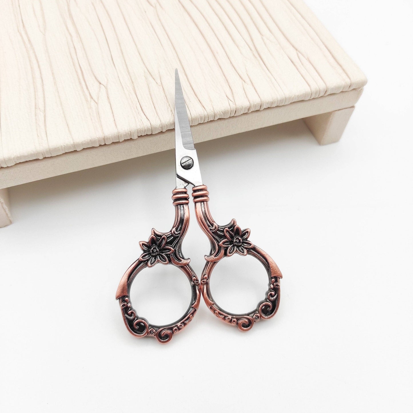 Daisy Vintage Style small scissor