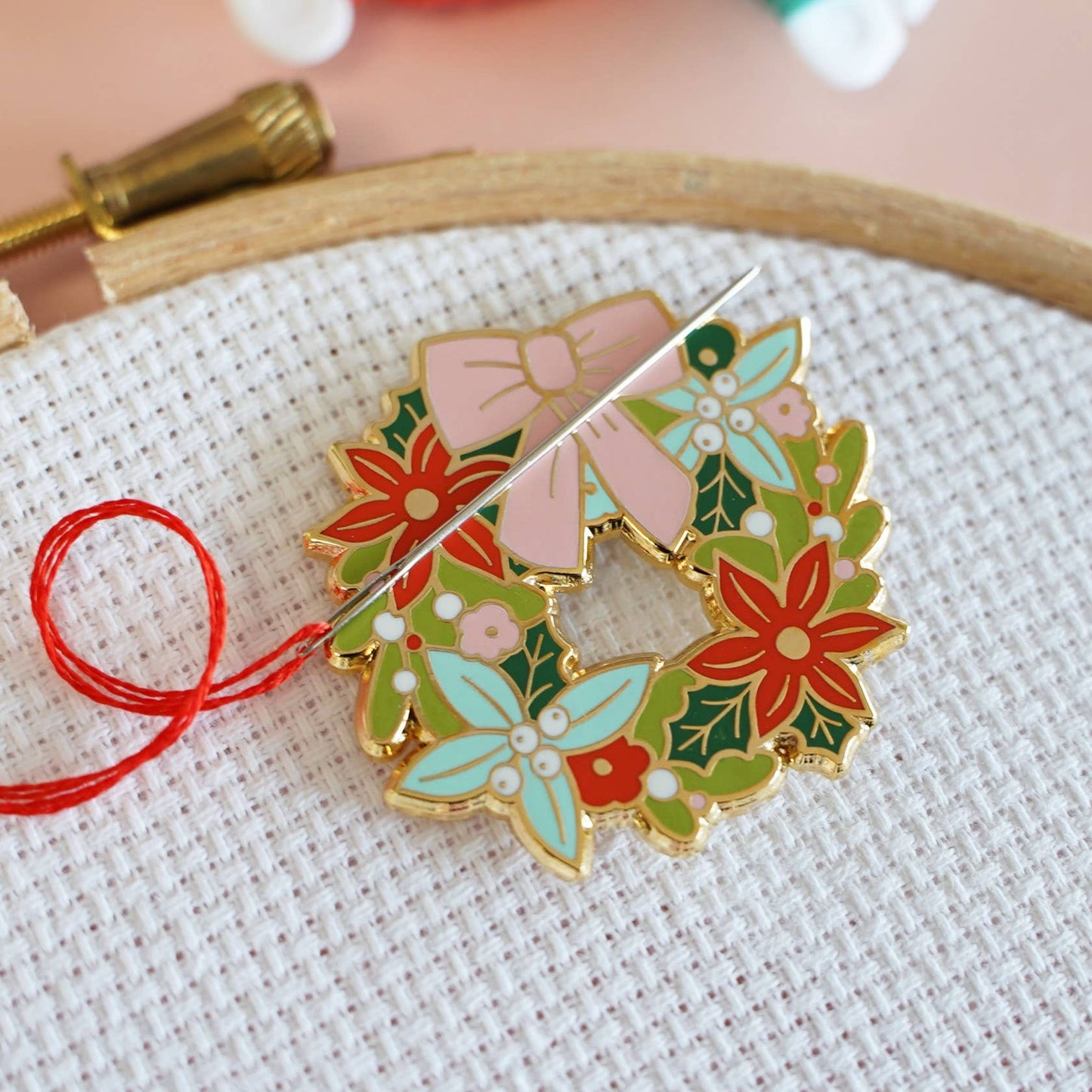 Wreath Magnetic Needle Minder