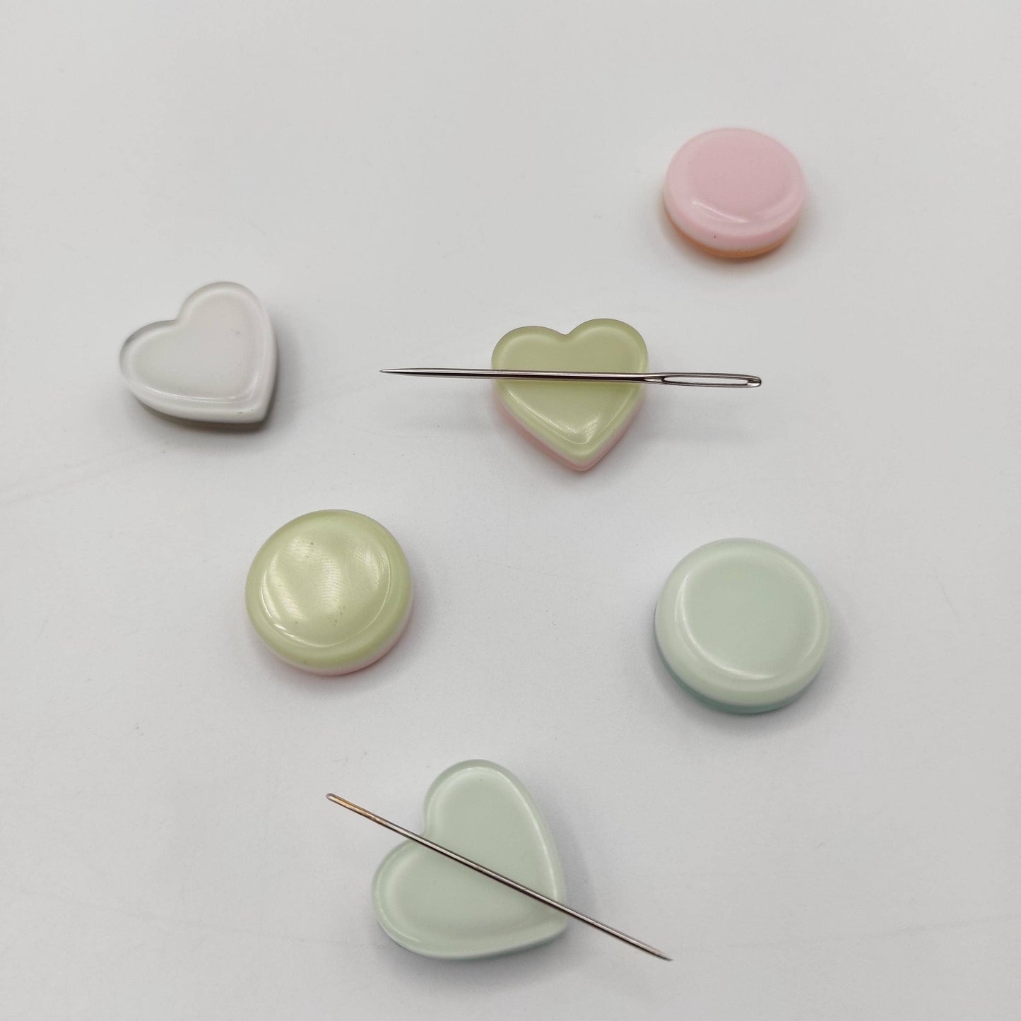 Round/Heart Pastel Color Medium size Needle Minder