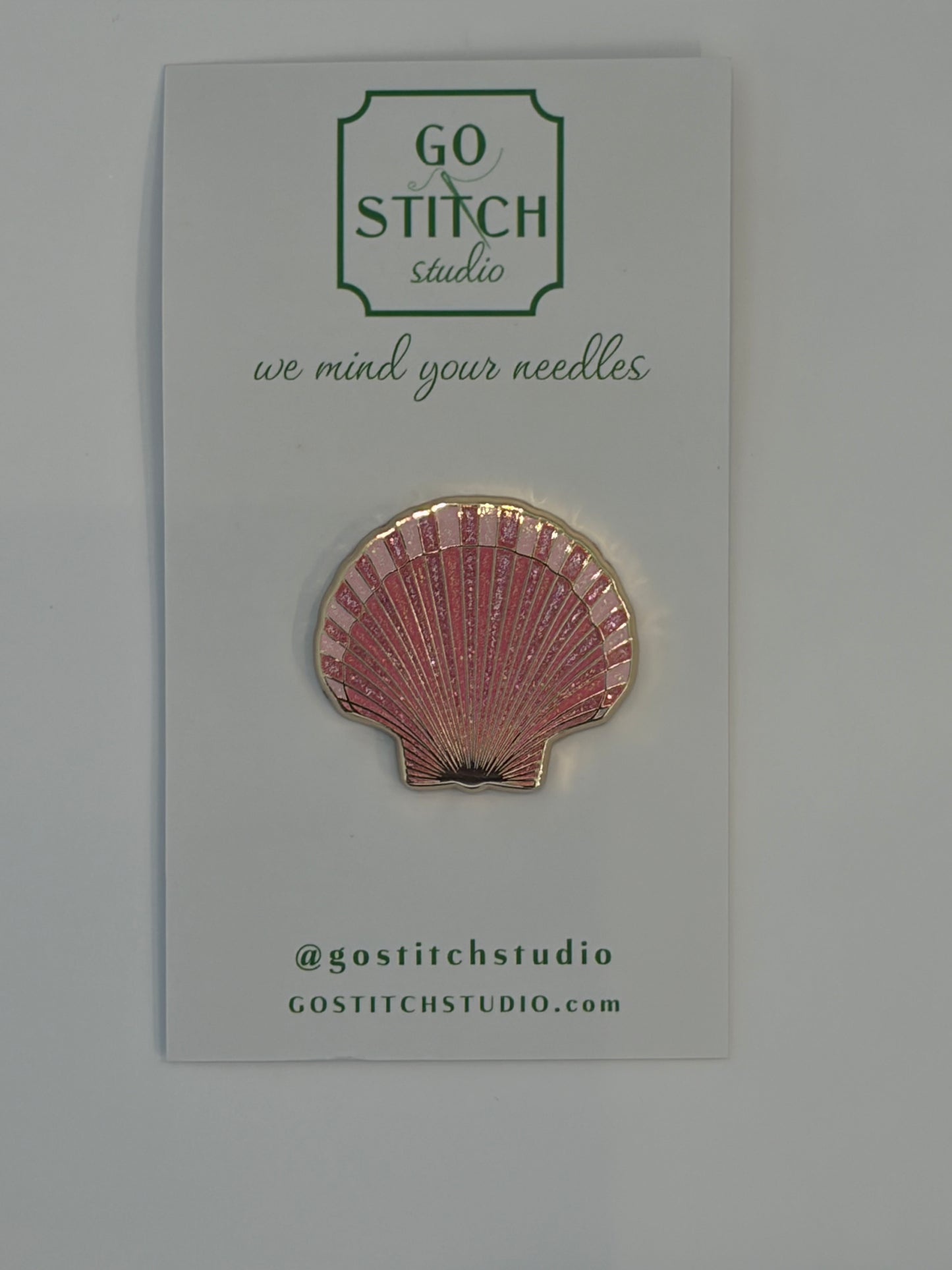 Pink Glitter Scallop Shell Needle Minder
