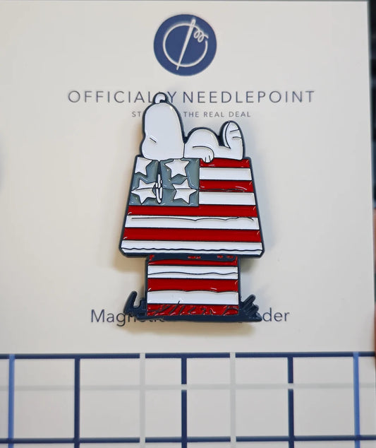 PEANUTS Snoopy on Patriotic House Needleminder