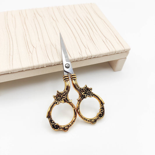 Daisy Vintage Style small scissor